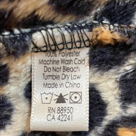 PJ SALVAGE Holiday Dreams Leopard Print Robe size Large